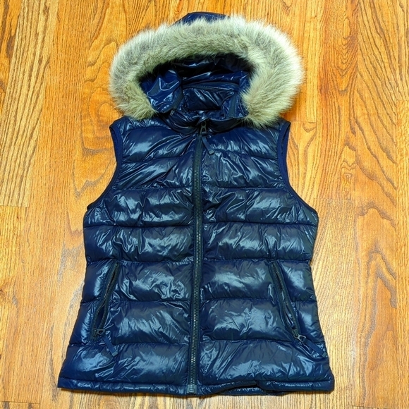 Navy Blue Gap Puffer Vest with a Fur Hood Size M Zip Up - Picture 1 of 10